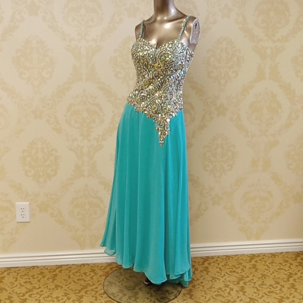 Royal Queen Size 4 Prom Dress